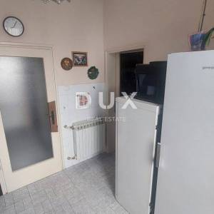 OPATIJA, CENTAR- stan 67m2 (155m2) s pogledom na more+ terasa 30m2 + garaža + 2x konoba + 1 parking