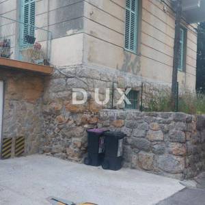 OPATIJA, CENTAR- stan 67m2 (155m2) s pogledom na more+ terasa 30m2 + garaža + 2x konoba + 1 parking