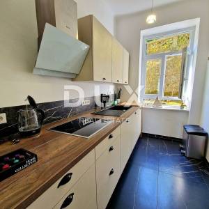 OPATIJA, CENTAR - stan od 100 m2, drugi red do mora