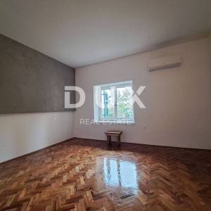 OPATIJA, CENTAR - stan u centru od 108 m2, drugi red do mora s garažom