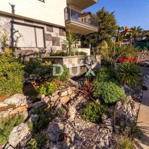OPATIJA, CENTAR - stan u novogradnji s terasom i garažom, udaljen 200 metara od mora, doslovno centar Opatija