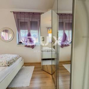 OPATIJA, CENTAR - udoban stan s bazenom, terasom i izvrsnim pogledom na more