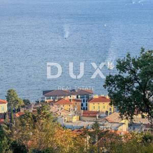 OPATIJA, CENTAR - udoban stan s bazenom, terasom i izvrsnim pogledom na more