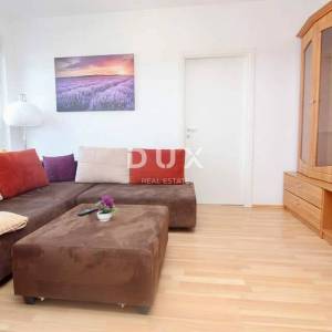 OPATIJA, CENTAR – udoban stan za dugoročni najam u centru Opatije s pogledom na more
