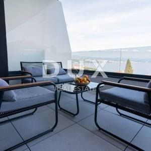 OPATIJA, CENTAR - unikatna namještena nekretnina u centru Opatije s bazenom, 200 metara od Lungomare, garaža, pogled