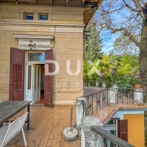 OPATIJA, CENTAR - unikatna povijesna vila površine 484m2 drugi red do mora