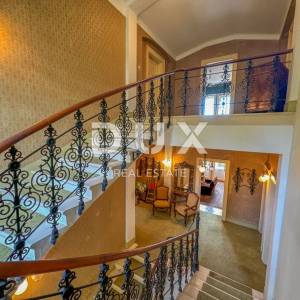 OPATIJA, CENTAR - unikatna povijesna vila površine 484m2 drugi red do mora