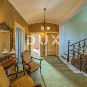 OPATIJA, CENTAR - unikatna povijesna vila površine 484m2 drugi red do mora