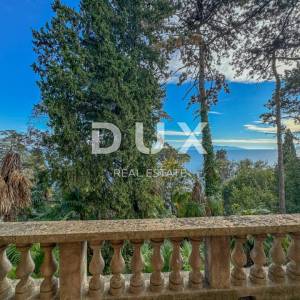 OPATIJA, CENTAR - unikatna povijesna vila površine 484m2 drugi red do mora