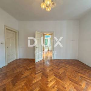 OPATIJA, CENTAR - unikatna povijesna vila površine 484m2 drugi red do mora