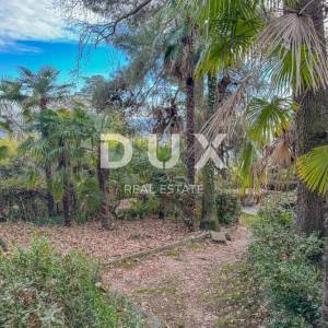 OPATIJA, CENTAR - unikatna povijesna vila površine 484m2 drugi red do mora