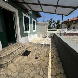 OPATIJA, CENTAR - uređen apartman, velika terasa!!