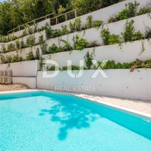 OPATIJA, CENTAR - veći stan u novogradnji s pogledom na more, zajednički bazen, garaža 