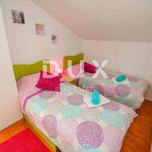 OPATIJA, CENTAR – veliki dvoetažni stan 122m2 s panoramskim pogledom na more, dvije garaže, blizina centra