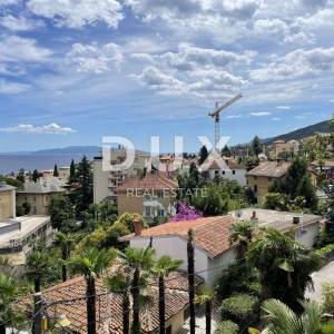OPATIJA, CENTAR - veliki stan u austro ugarskoj vili s parkingom i terasom 