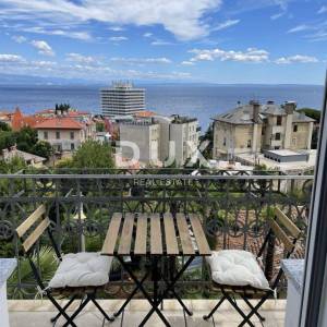 OPATIJA, CENTAR - veliki stan u austro ugarskoj vili s parkingom i terasom 