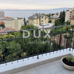 OPATIJA, CENTAR - veliki stan u austro ugarskoj vili s parkingom i terasom 