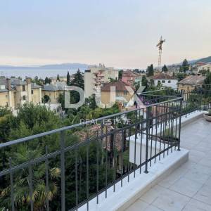 OPATIJA, CENTAR - veliki stan u austro ugarskoj vili s parkingom i terasom za dugoročni najam