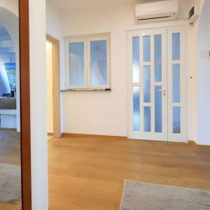 OPATIJA-CENTAR za najam nudimo ovu vrhunsku elegantnu i profinjenu nekretninu s panoramskim pogledom na more