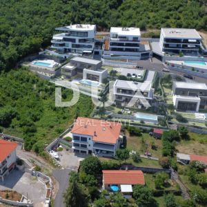 OPATIJA, CENTAR - zemljište 1008m2 za vilu 400m2 iznad centra Opatije s građevinskom dozvolom, panoramski pogled na more ...