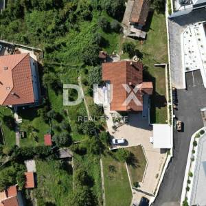 OPATIJA, CENTAR - zemljište 1008m2 za vilu 400m2 iznad centra Opatije s građevinskom dozvolom, panoramski pogled na more ...