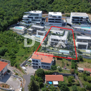 OPATIJA, CENTAR - zemljište 1008m2 za vilu 400m2 iznad centra Opatije s građevinskom dozvolom, panoramski pogled na more ...