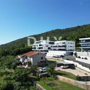 OPATIJA, CENTAR - zemljište 921m2, u centru Opatije s građevinskom dozvolom za vilu s bazenom, panoramski pogled na more