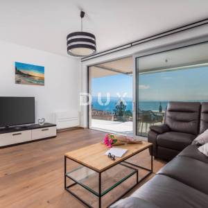 OPATIJA, CENTAR – zimski najam – prostrani apartman s pogledom na more, garažom i terasom