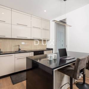 OPATIJA, CENTAR – zimski najam – prostrani apartman s pogledom na more, garažom i terasom