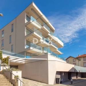 OPATIJA, CENTAR – zimski najam – prostrani apartman s pogledom na more, garažom i terasom