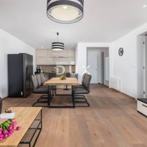OPATIJA, CENTAR – zimski najam – prostrani apartman s pogledom na more, garažom i terasom