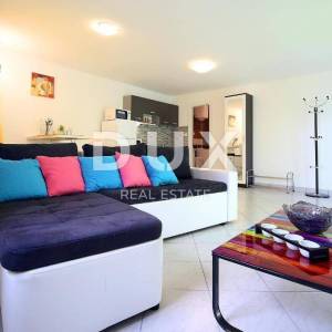 OPATIJA - dio kuće s pogledom na more s 2 stana i 1 apartmanom