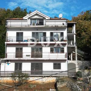 OPATIJA - dio kuće s pogledom na more s 2 stana i 1 apartmanom
