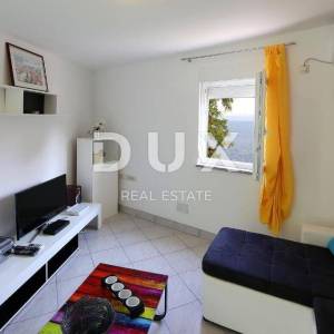OPATIJA - dio kuće s pogledom na more s 2 stana i 1 apartmanom