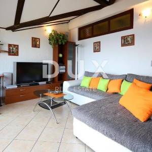 OPATIJA - dio kuće s pogledom na more s 2 stana i 1 apartmanom