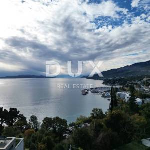 OPATIJA - dio kuće s pogledom na more s 2 stana i 1 apartmanom