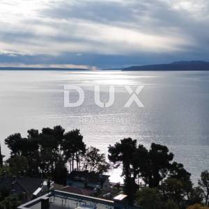OPATIJA - dio kuće s pogledom na more s 2 stana i 1 apartmanom