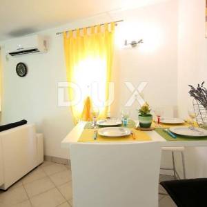 OPATIJA - dio kuće s pogledom na more s 2 stana i 1 apartmanom
