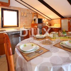 OPATIJA - dio kuće s pogledom na more s 2 stana i 1 apartmanom