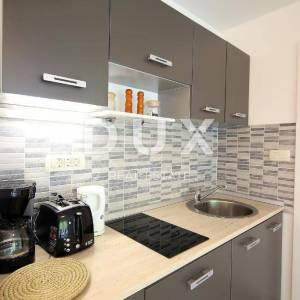 OPATIJA - dio kuće s pogledom na more s 2 stana i 1 apartmanom