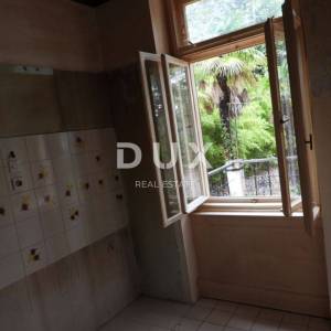 OPATIJA- dvoetažni stan u villi 2. RED DO MORA!!- 3S+DB +spremnik u suterenu- ukupno 294m2 
