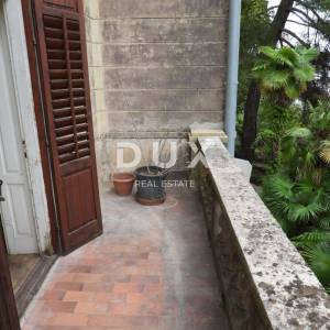 OPATIJA- dvoetažni stan u villi 2. RED DO MORA!!- 3S+DB +spremnik u suterenu- ukupno 294m2 