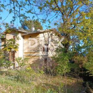 OPATIJA- dvoetažni stan u villi 2. RED DO MORA!!- 3S+DB +spremnik u suterenu- ukupno 294m2 