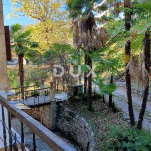 OPATIJA- dvoetažni stan u villi 2. RED DO MORA!!- 3S+DB +spremnik u suterenu- ukupno 294m2 