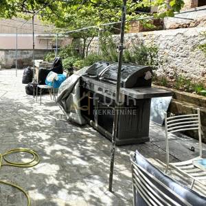 Opatija, etaža 91.92m2, 3s+db, terasa, okućnica, konoba