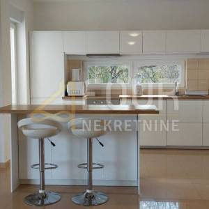 Opatija, Ičići, 109.30m2, 2s+db, lođa, namješten stan!