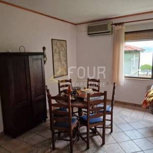 Opatija, Ičići, 78.38m2, stan + konoba, pogled na more