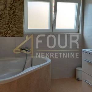 Opatija, Ičići, 85.60m2, 2s+db, terasa, pogled na more