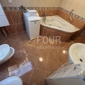 Opatija, Ičići, 92.18m2, dvoetažni stan, garaža