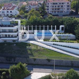 OPATIJA, IČIĆI - ekskluzivna vila 750m2 s 2 bazena i panoramskim pogledom na more + uređena okućnica 2375m2